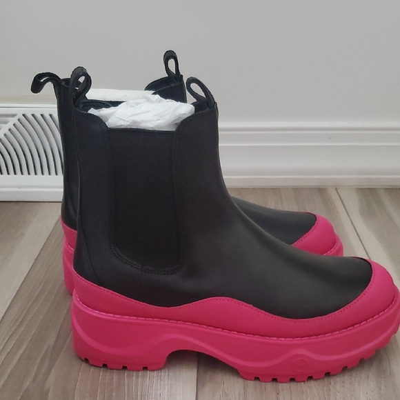 Michael Kors Dupree Boots - Picture 1 of 7